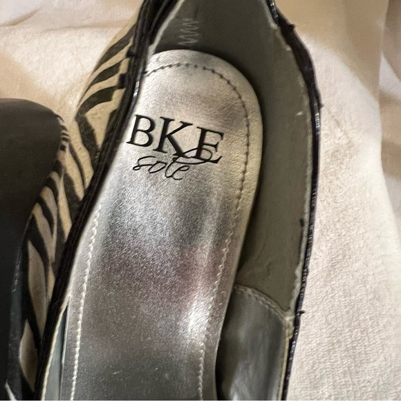 BKE Black/white formal/special event suede Zebra heels. Size 7.5 in original box - Picture 4 of 4